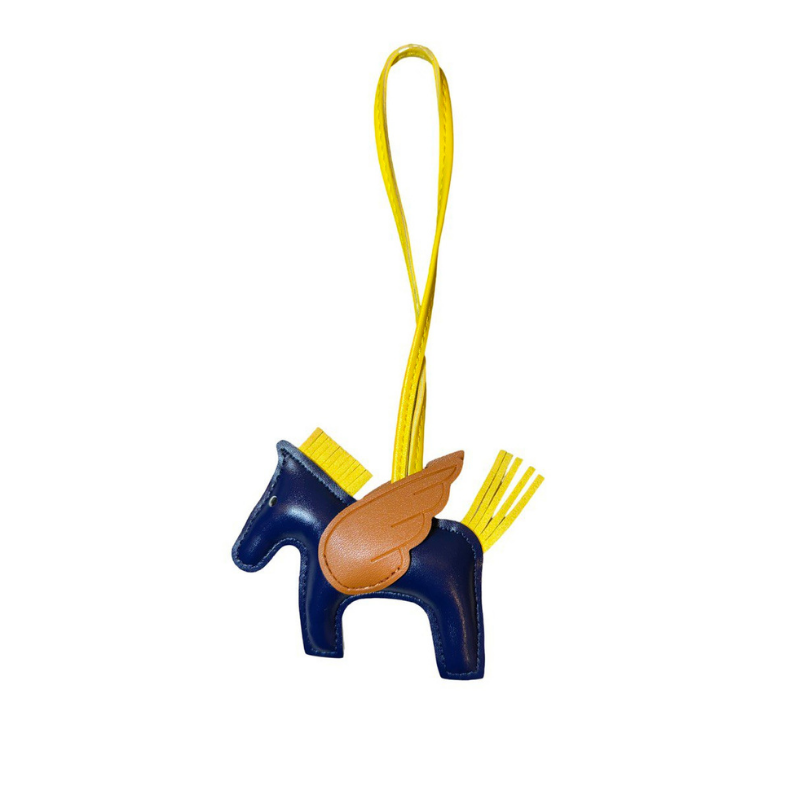 Charming Winged Horse Keychain – A Whimsical Accessory